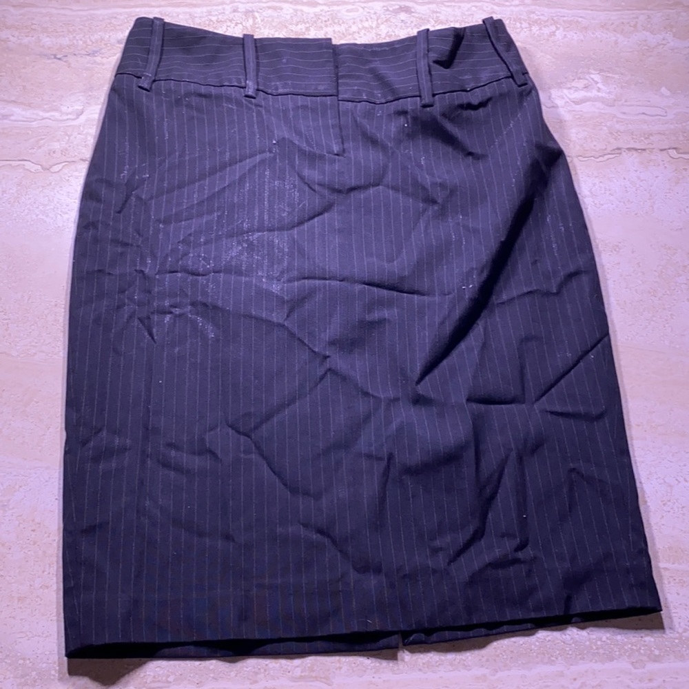 Mid pencil skirt